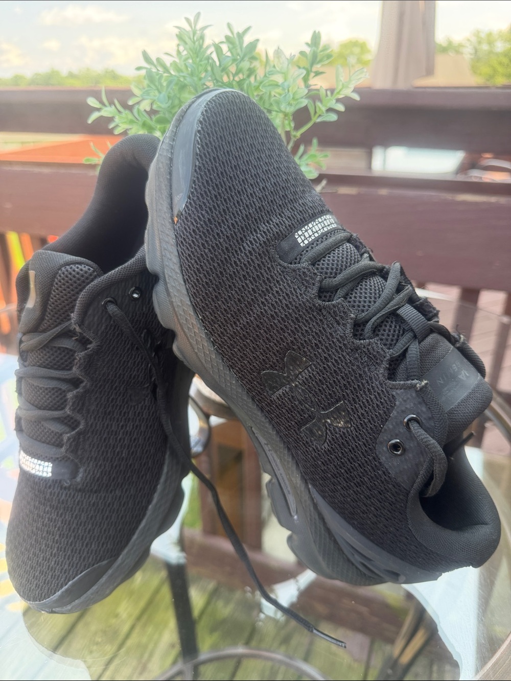 Under Armour Men's Black Mesh Athletic Sneakers, excellent condition